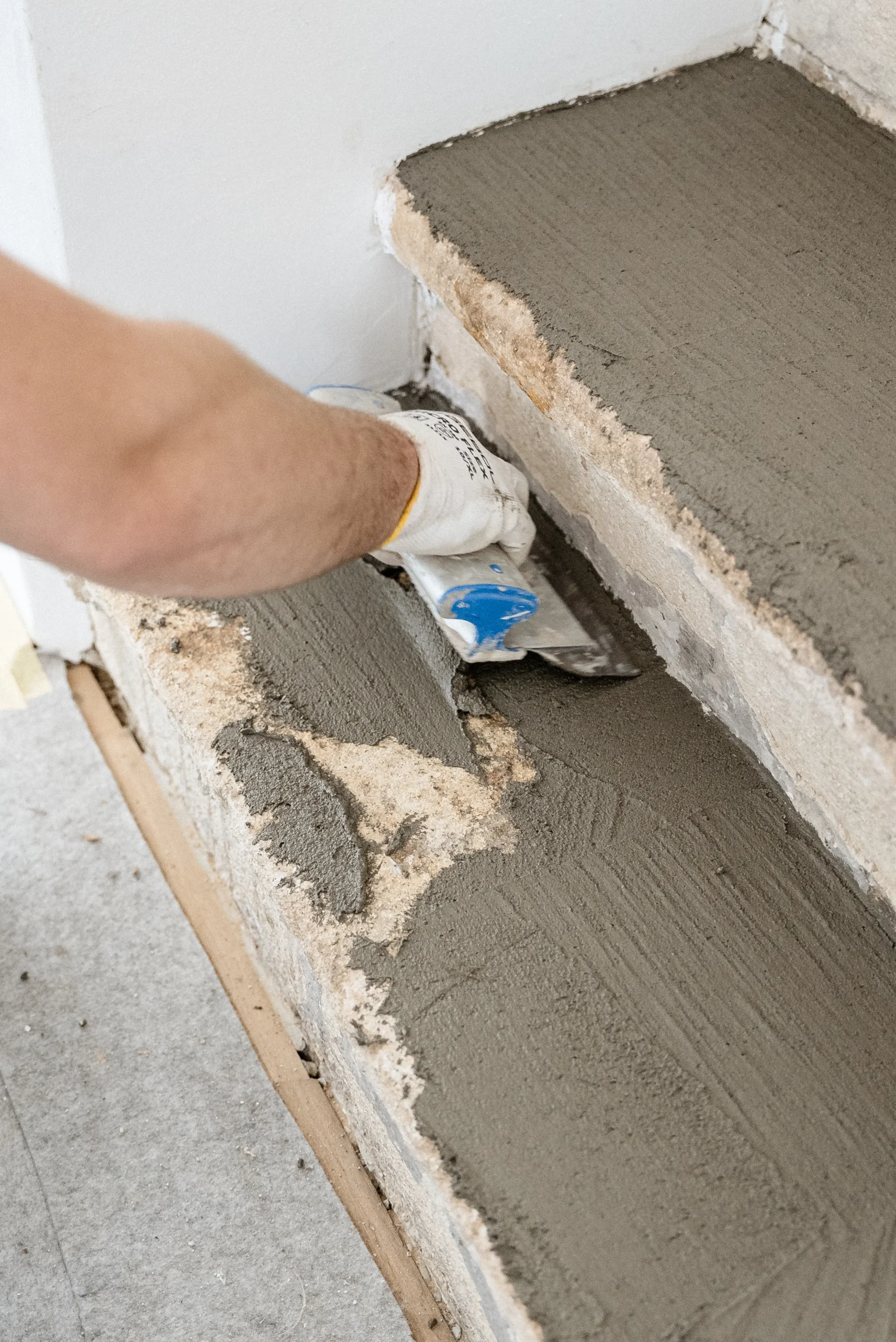 Treppe mit Mikrozement beschichten